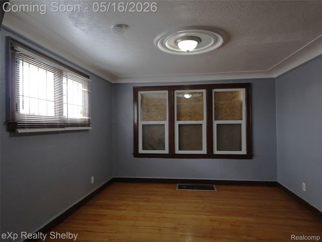15008 Strathmoor Street, Detroit, MI 48227