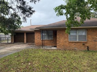 216 Schilling Street, Baytown, TX 77520
