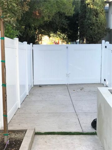 3698 Fredonia Drive, Los Angeles, CA 90068
