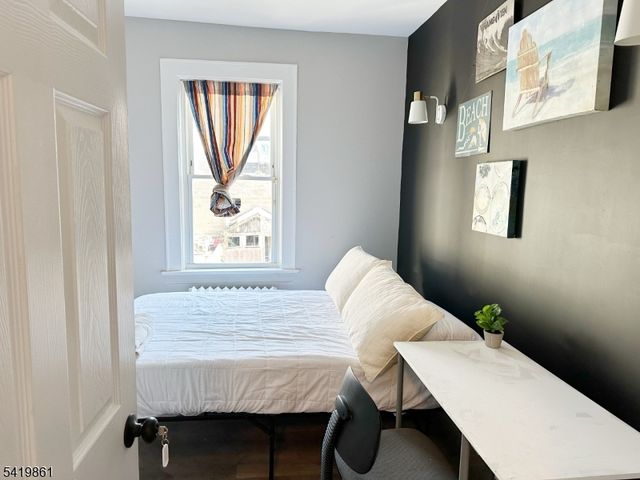 34 Duryea St, Newark City, NJ 07103