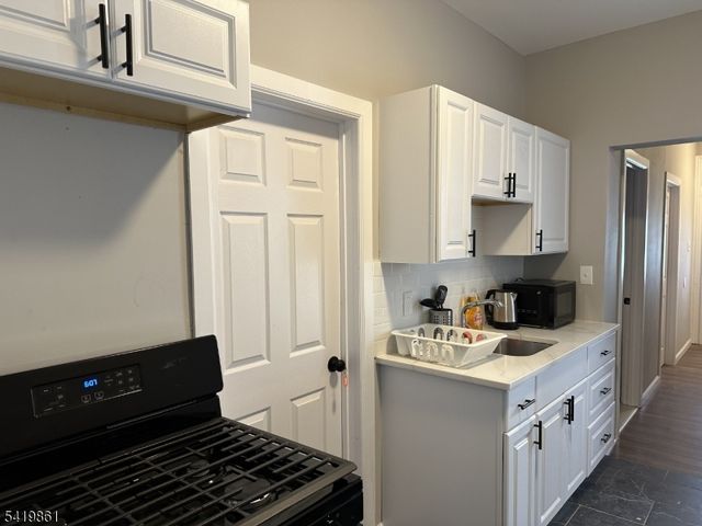 34 Duryea St, Newark City, NJ 07103