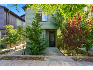 12078 Se PINE St 7, Portland, OR 97216