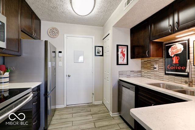 4746 Charrington Circle, Indianapolis, IN 46254