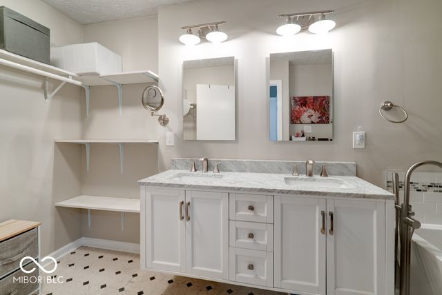 4746 Charrington Circle, Indianapolis, IN 46254