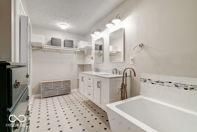 4746 Charrington Circle, Indianapolis, IN 46254