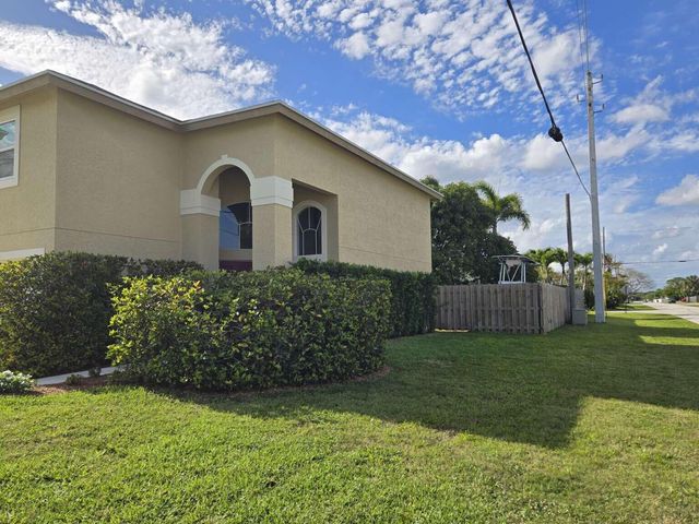 6211 Drake Street, Jupiter, FL 33458