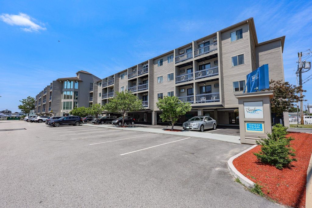 Image 1 of property listing at 32 Ashworth Avenue # 437, Hampton, NH 03842