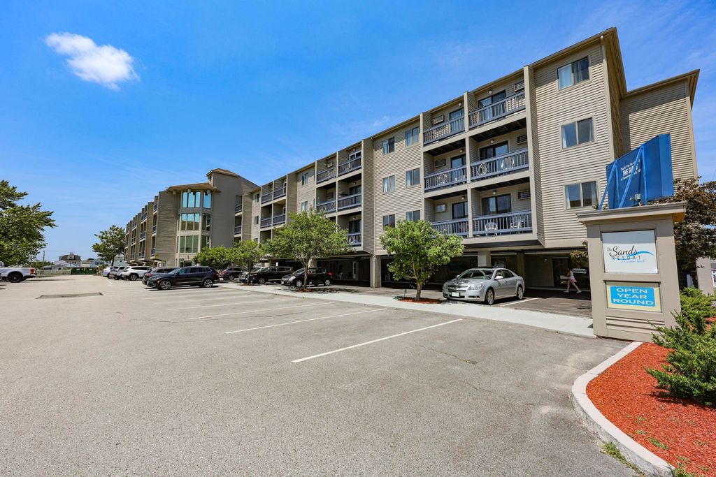 Image 13 of property listing at 32 Ashworth Avenue # 437, Hampton, NH 03842