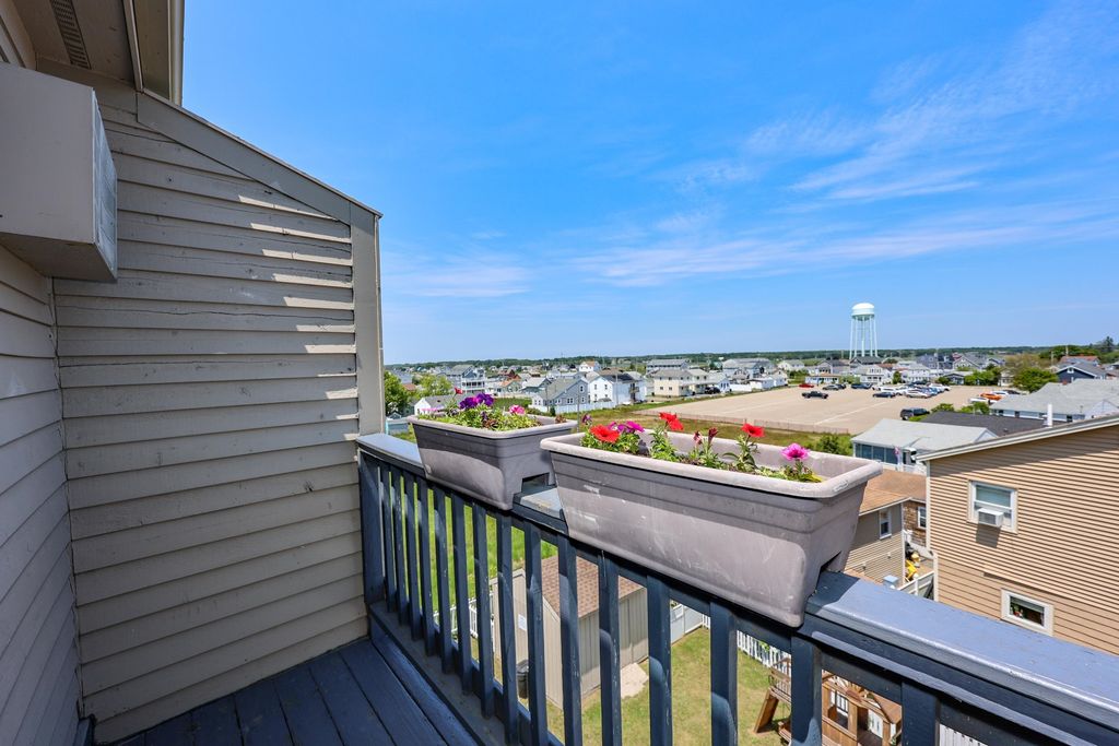 Image 4 of property listing at 32 Ashworth Avenue # 437, Hampton, NH 03842