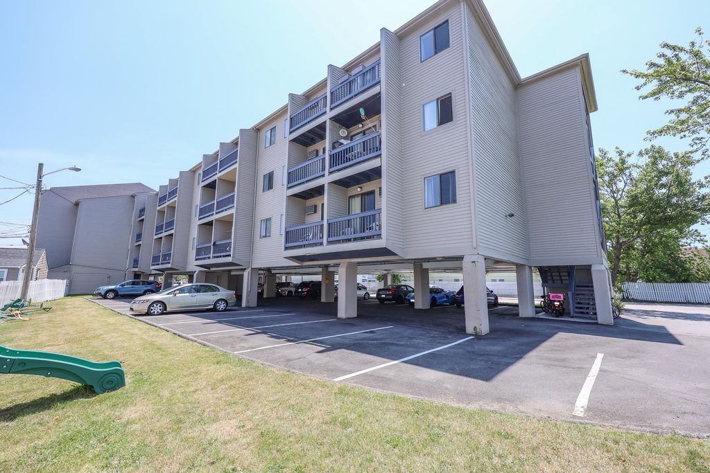 Image 7 of property listing at 32 Ashworth Avenue # 437, Hampton, NH 03842