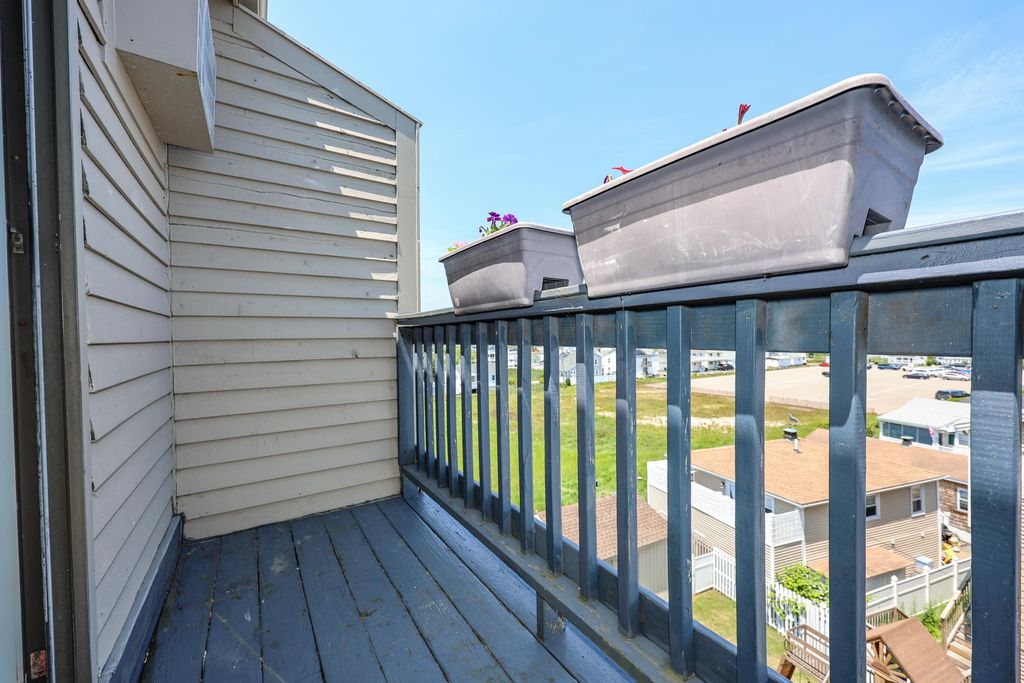 Image 10 of property listing at 32 Ashworth Avenue # 437, Hampton, NH 03842