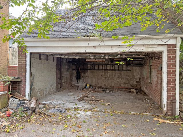 4077 Seton Avenue, Bronx, NY 10466