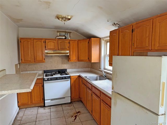 4077 Seton Avenue, Bronx, NY 10466