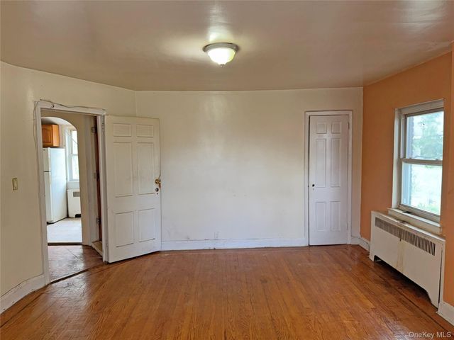 4077 Seton Avenue, Bronx, NY 10466