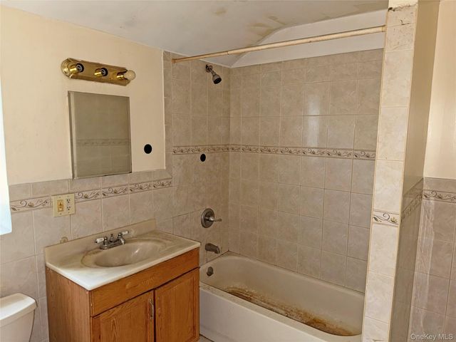 4077 Seton Avenue, Bronx, NY 10466