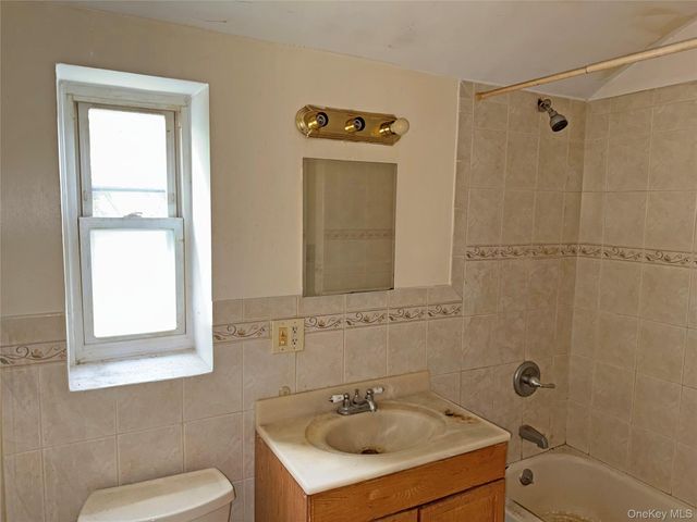 4077 Seton Avenue, Bronx, NY 10466