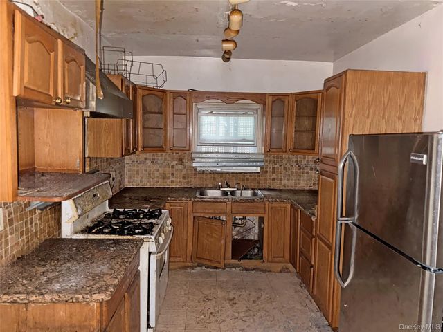 4077 Seton Avenue, Bronx, NY 10466