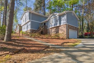 215 Hauteur SW Place, Lilburn, GA 30047