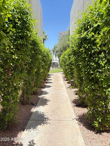 302 E MONTE VISTA Road D1, Phoenix, AZ 85004