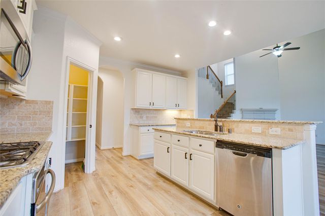 6210 Pinewood Heights Drive, Spring, TX 77389