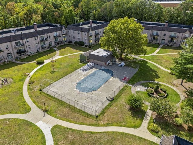 103 Oak Ln 4, Brockton, MA 02301