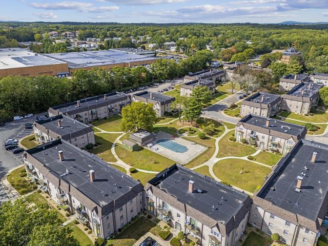 103 Oak Ln 4, Brockton, MA 02301