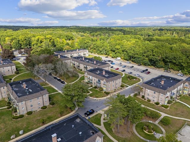 103 Oak Ln 4, Brockton, MA 02301