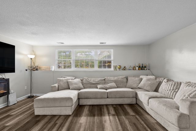 103 Oak Ln 4, Brockton, MA 02301