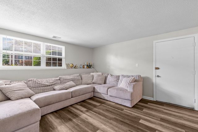 103 Oak Ln 4, Brockton, MA 02301