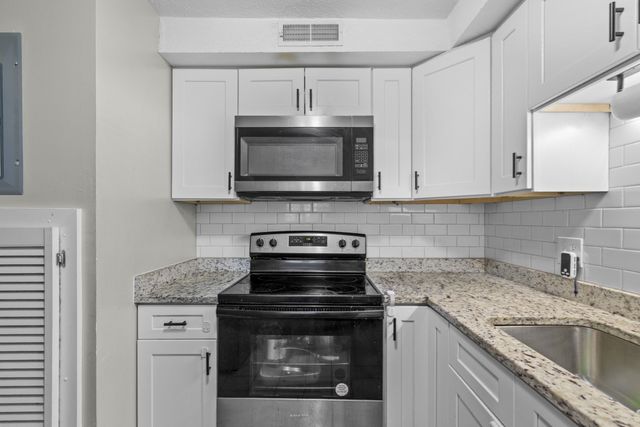 103 Oak Ln 4, Brockton, MA 02301