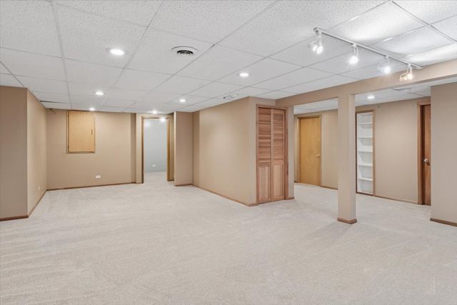 1568 Woodland Lane, Bolingbrook, IL 60490