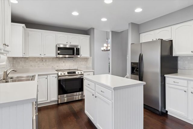 1568 Woodland Lane, Bolingbrook, IL 60490