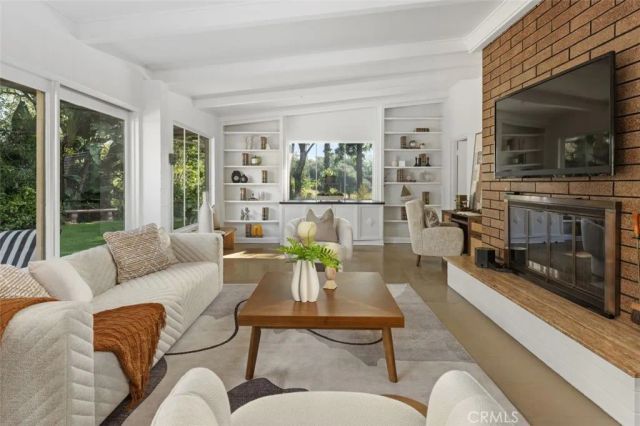 444 Oneida Drive, Pasadena, CA 91107