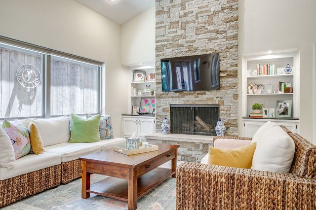 5425 Collinwood Avenue, Fort Worth, TX 76107