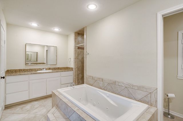 5425 Collinwood Avenue, Fort Worth, TX 76107