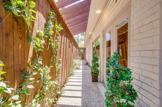 5425 Collinwood Avenue, Fort Worth, TX 76107