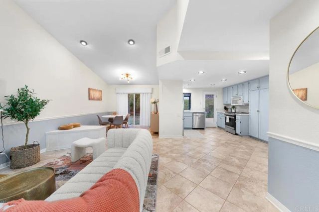 1018 Bridle Path Way, Oceanside, CA 92057