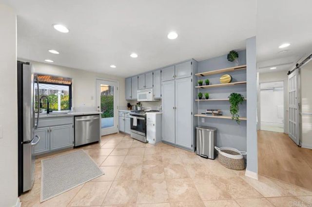 1018 Bridle Path Way, Oceanside, CA 92057