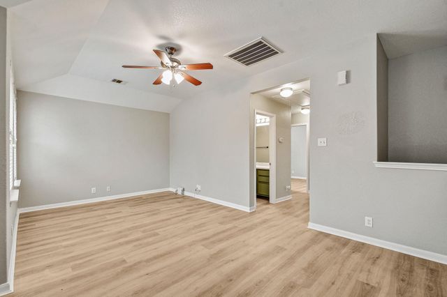 1030 Birdsong LN, New Braunfels, TX 78130