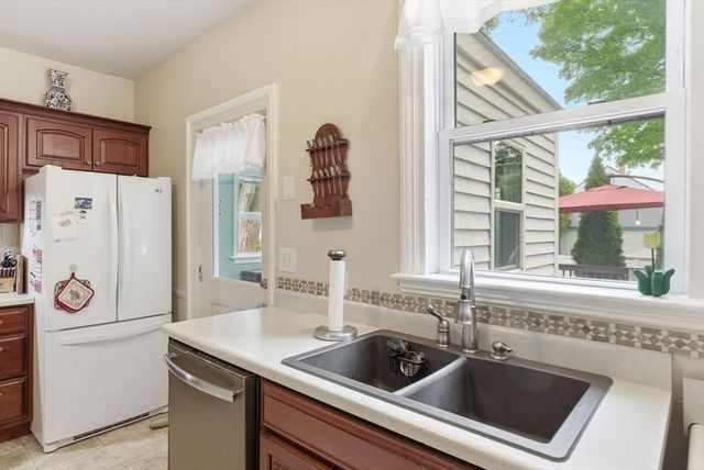 11 Allen St, Newburyport, MA 01950