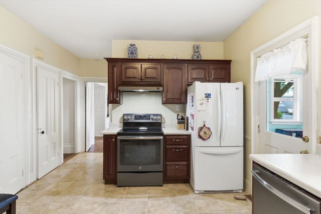 11 Allen St, Newburyport, MA 01950