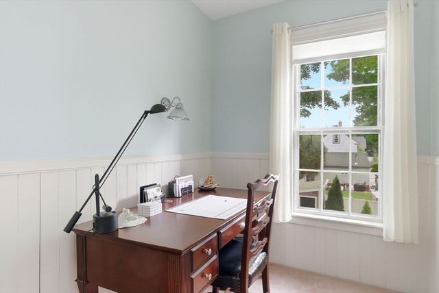 11 Allen St, Newburyport, MA 01950