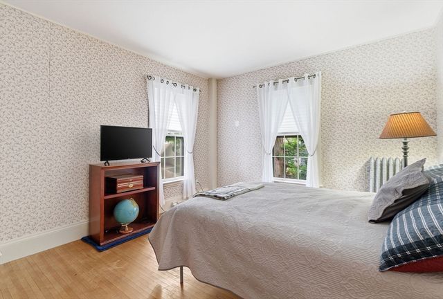 11 Allen St, Newburyport, MA 01950