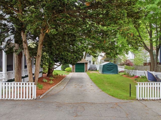11 Allen St, Newburyport, MA 01950