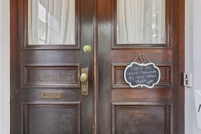 11 Allen St, Newburyport, MA 01950