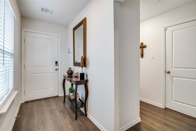 1075 Old Oaks Drive, Forney, TX 75126