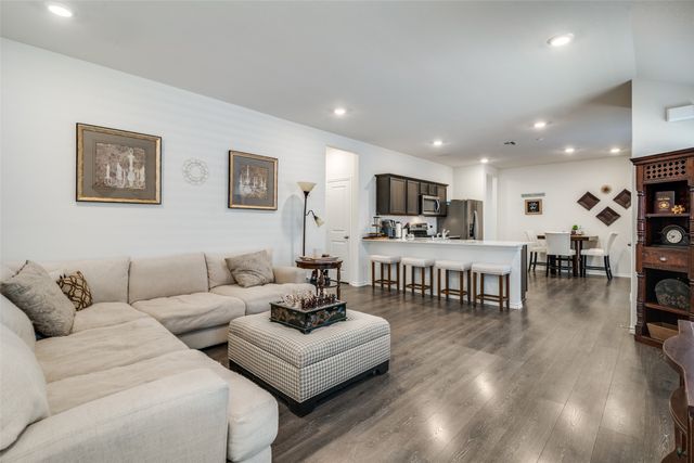 1075 Old Oaks Drive, Forney, TX 75126