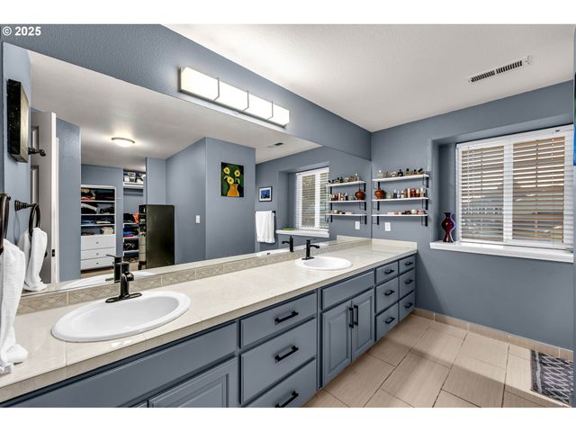 8714 Ne 77TH Way, Vancouver, WA 98662