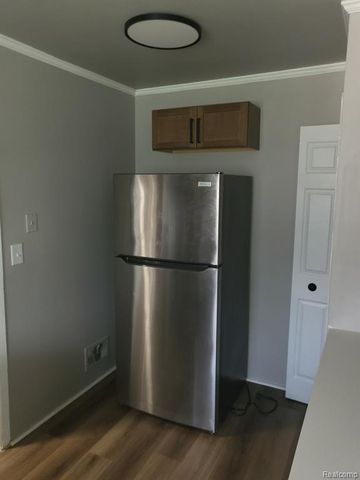 30256 Southfield Road, Southfield, MI 48076