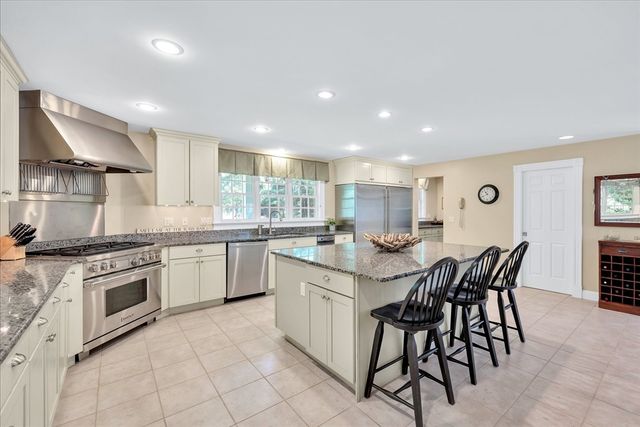 72 Highwood Way, Mashpee, MA 02649